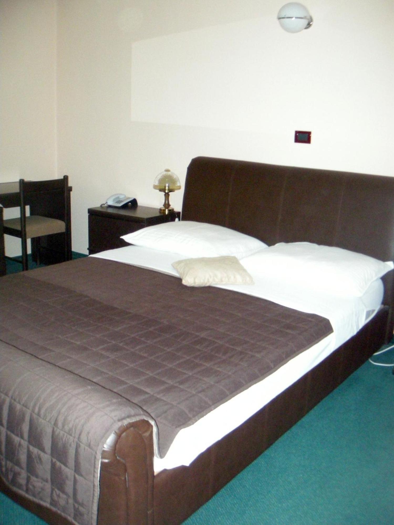 Hotel Zephyr - Plovanija Buje Esterno foto