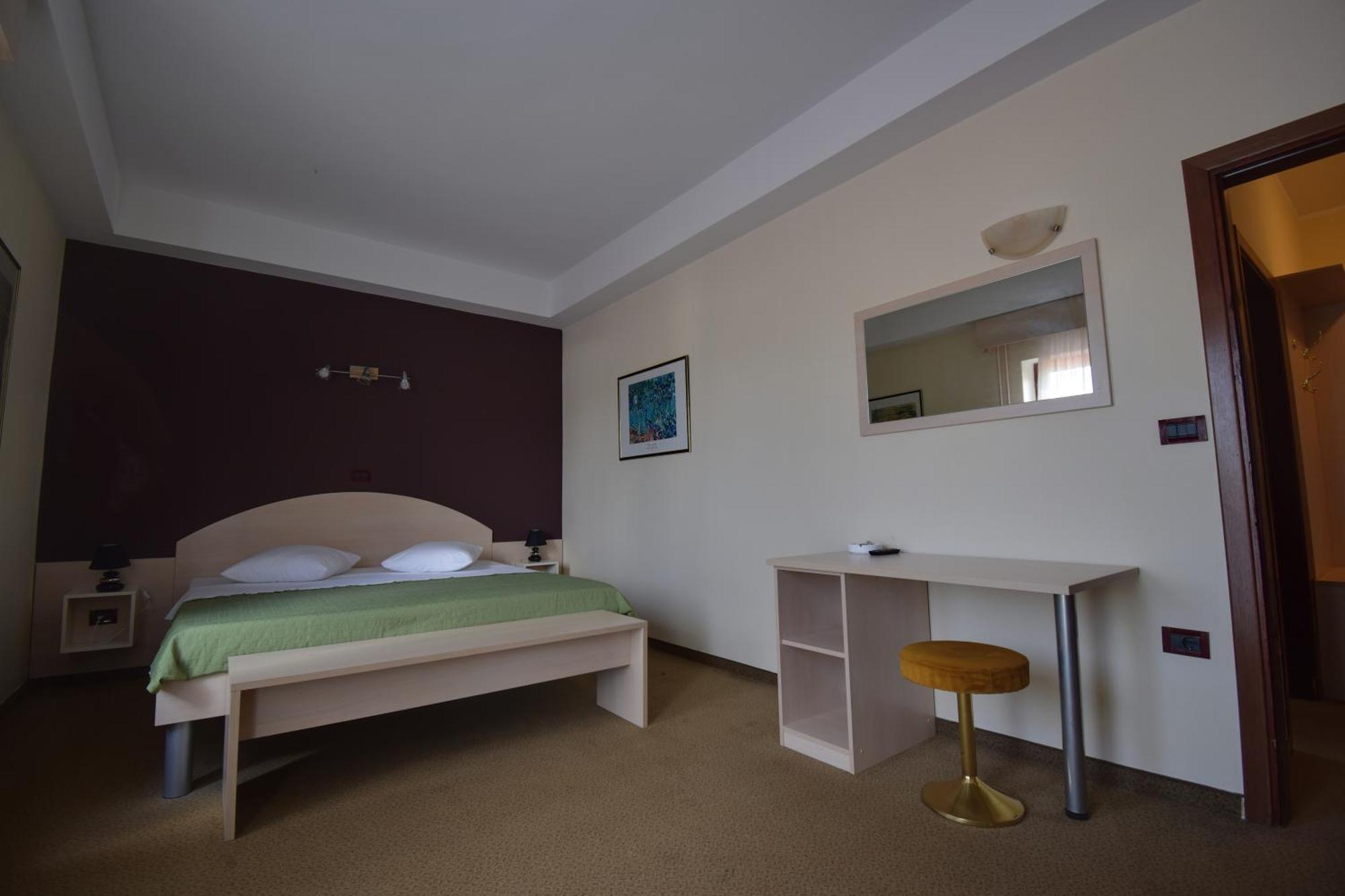 Hotel Zephyr - Plovanija Buje Esterno foto